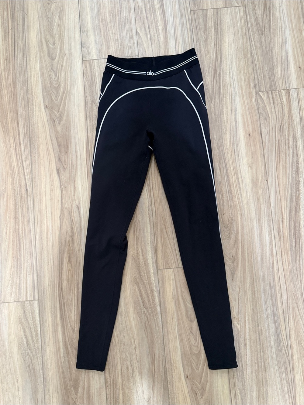 ALO Yoga Black Leggings with White Piping